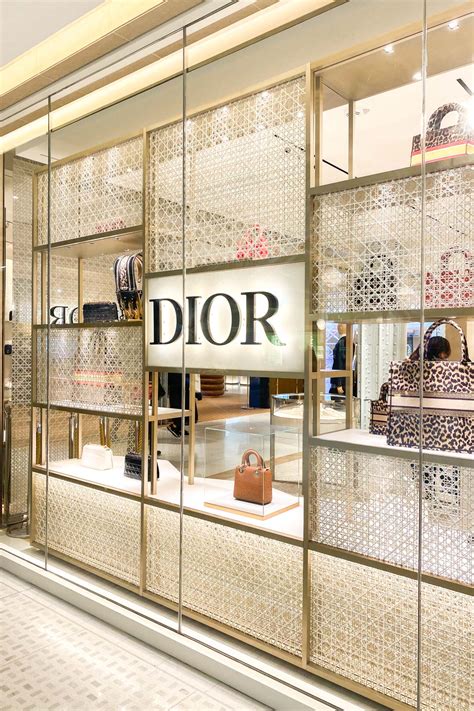 Dior outlet in Paris